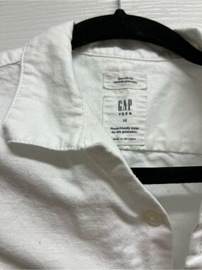 GAP Teen White Button-Up Shirt - Classic Collared Boy’s Shirt